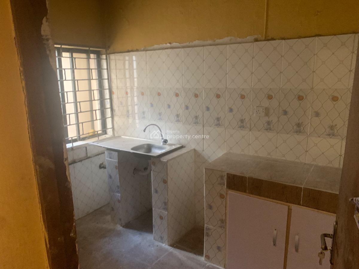 Well Renovated 2 Bedroom Apartment, Estate Road, Alapere, Ketu, Lagos, Flat / Apartment for Rent