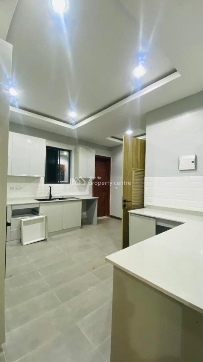 4 Bedroom Maisonette with Swimming Pool & Gym, Lekki Phase 1, Lekki, Lagos, Flat / Apartment for Rent