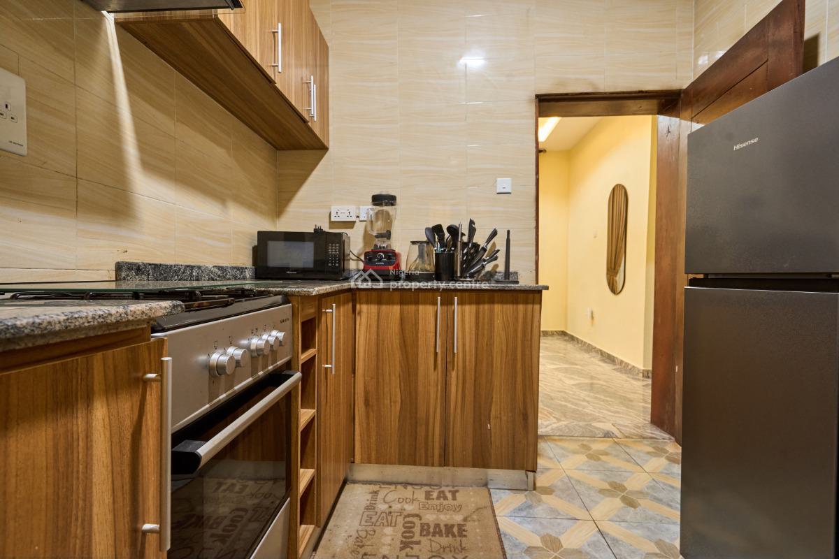 Luxury 2 Bedroom Apartment 20 Minutes From The Airport, Dele Ashiru Street No 14 Okota Royal Estate, Okota, Isolo, Lagos, Flat / Apartment Short Let