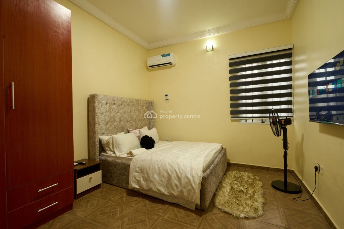 Luxury 2 Bedroom Apartment 20 Minutes From The Airport, Dele Ashiru Street No 14 Okota Royal Estate, Okota, Isolo, Lagos, Flat / Apartment Short Let