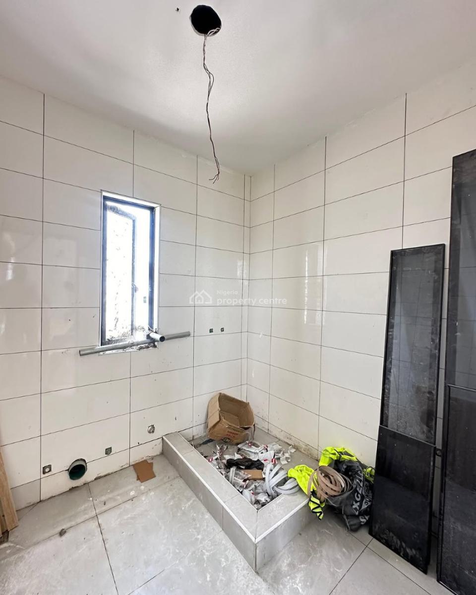 2 Bedroom Apartment with Large Bq, Lekki Phase 1, Lekki, Lagos, Block of Flats for Sale