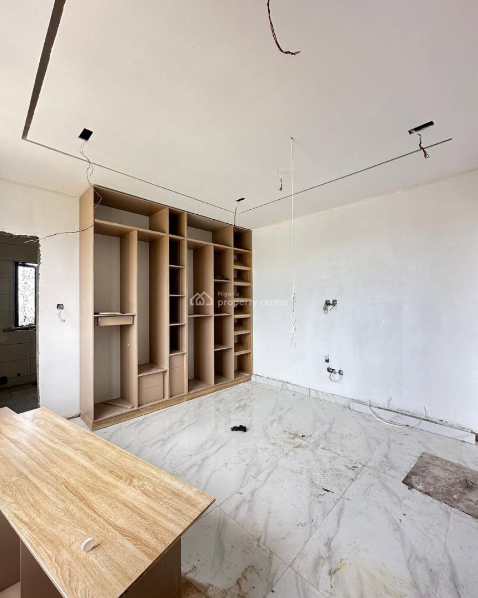 2 Bedroom Apartment with Large Bq, Lekki Phase 1, Lekki, Lagos, Block of Flats for Sale