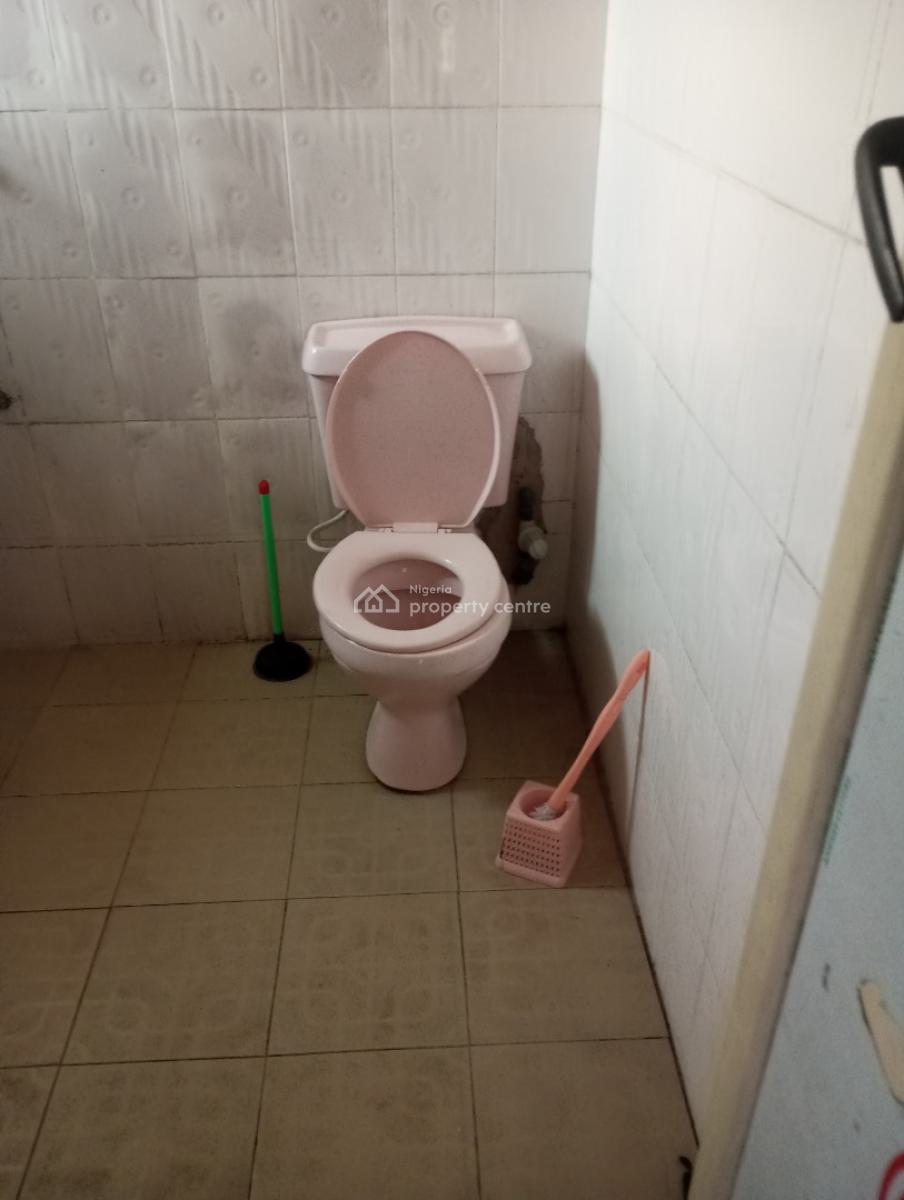Spacious 2 Bedroom Upstairs, Divine Estate, Amuwo Odofin, Lagos, Flat / Apartment for Rent