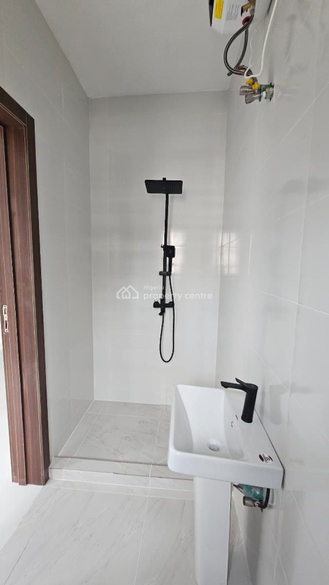 Newly Built 3 Bedroom Apartment with a Bq in a Secure Location., Lekki Phase 1, Lekki, Lagos, Block of Flats for Sale