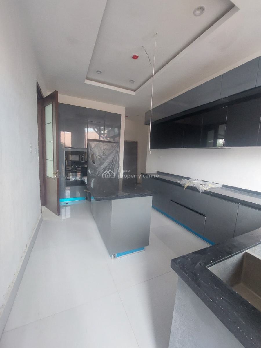 Luxury 3 Bedroom Apartment, Off Admiralty Road, Lekki Phase 1, Lekki, Lagos, Flat / Apartment for Sale