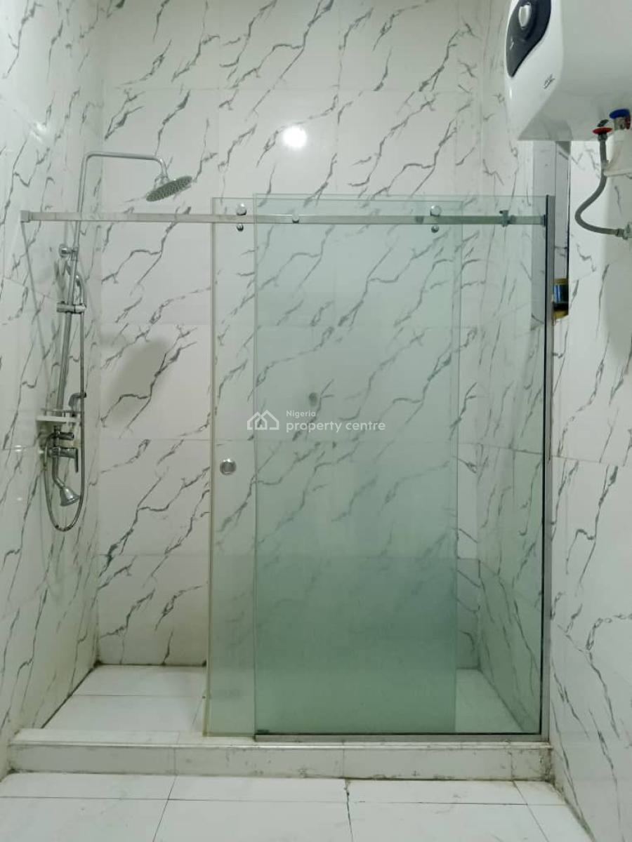 Luxury Spacious Masters Bedroom in a Shared Apartment, Hrc Estate, Lekki, Lagos, Flat / Apartment for Rent