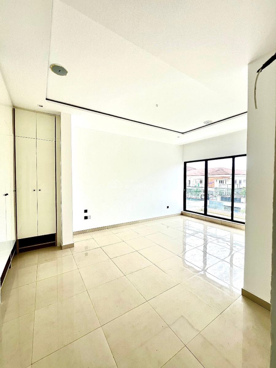 Spacious 3-bedroom Apartment with Bq, Elevator, Gym, and Swimming Pool, Lekki Phase 1, Lekki, Lagos, Flat / Apartment for Sale