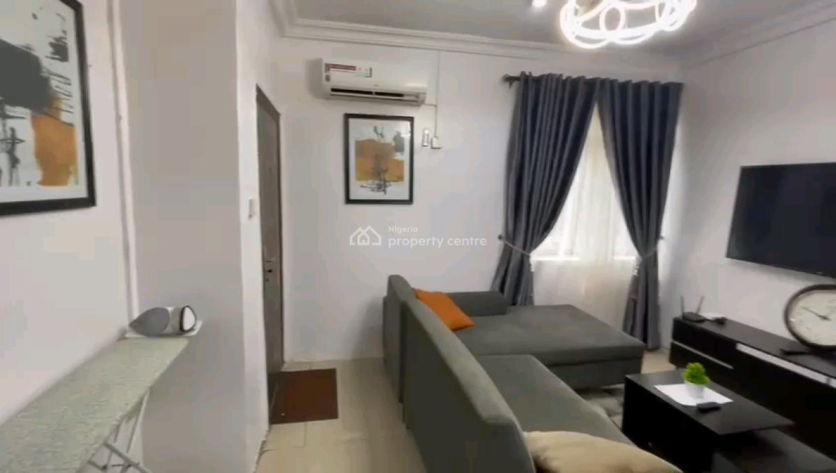 Lovely Fully Furnished & Serviced 2 Bedroom with 2toilet/bath, Onike, Yaba, Lagos, Flat / Apartment for Rent