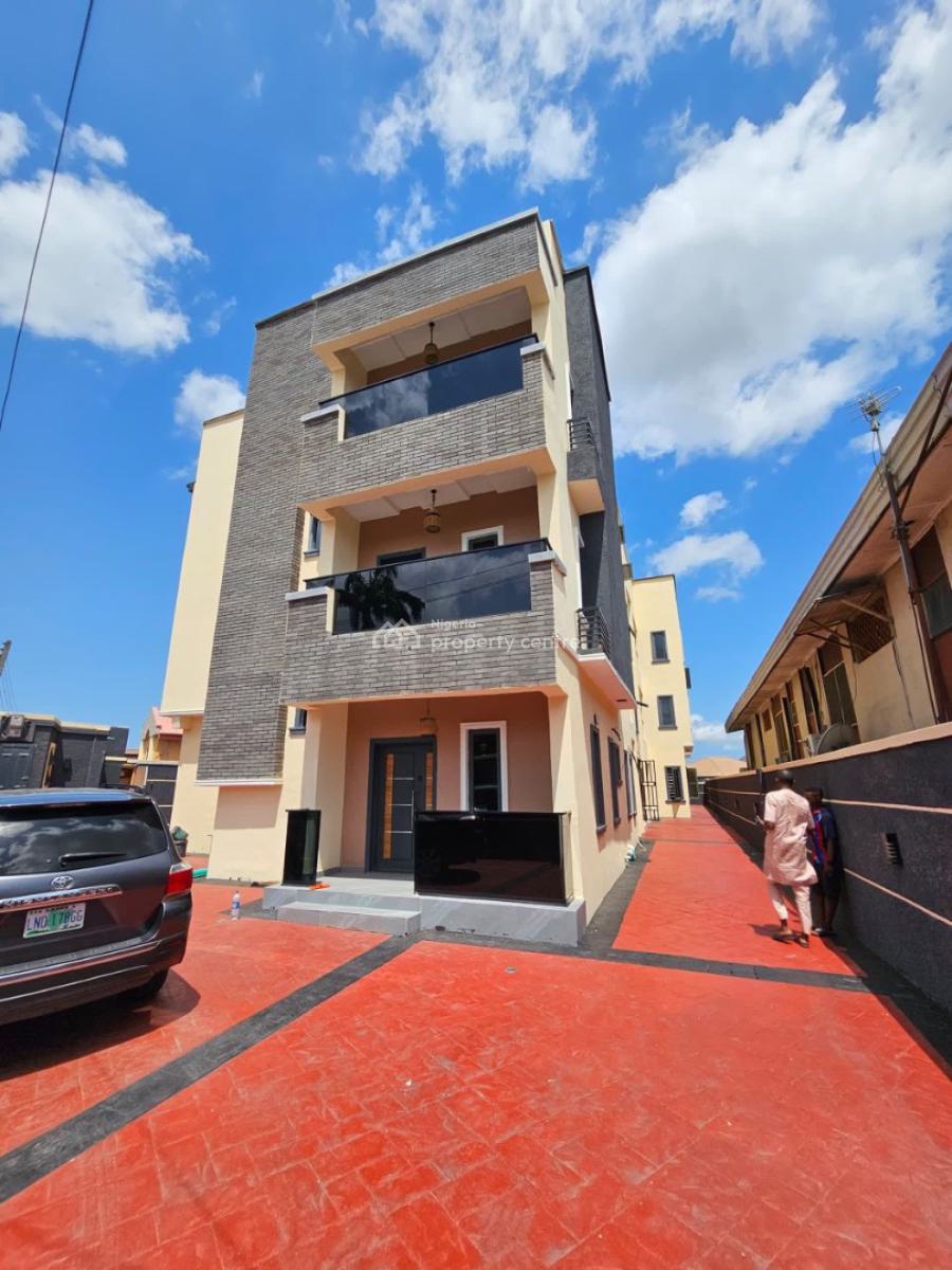 Magnificent 3 Bedroom Apartment in a Serene Estate, Gbagada, Lagos, House for Sale