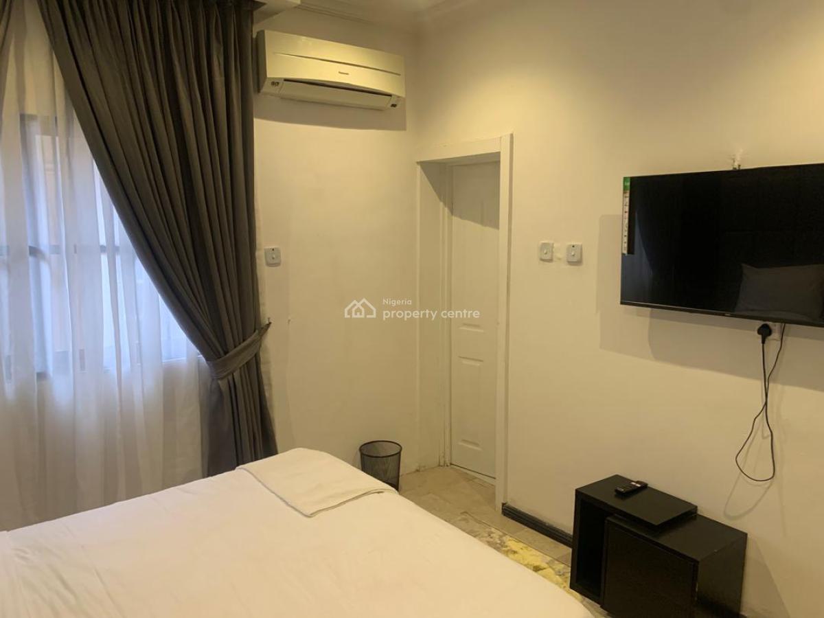 *luxury 3-bedroom Apartment in Phase One*, Plot 19, Admiralty Way, Lekki Phase 1, Lekki Phase 1, Lekki, Lagos, Flat / Apartment Short Let