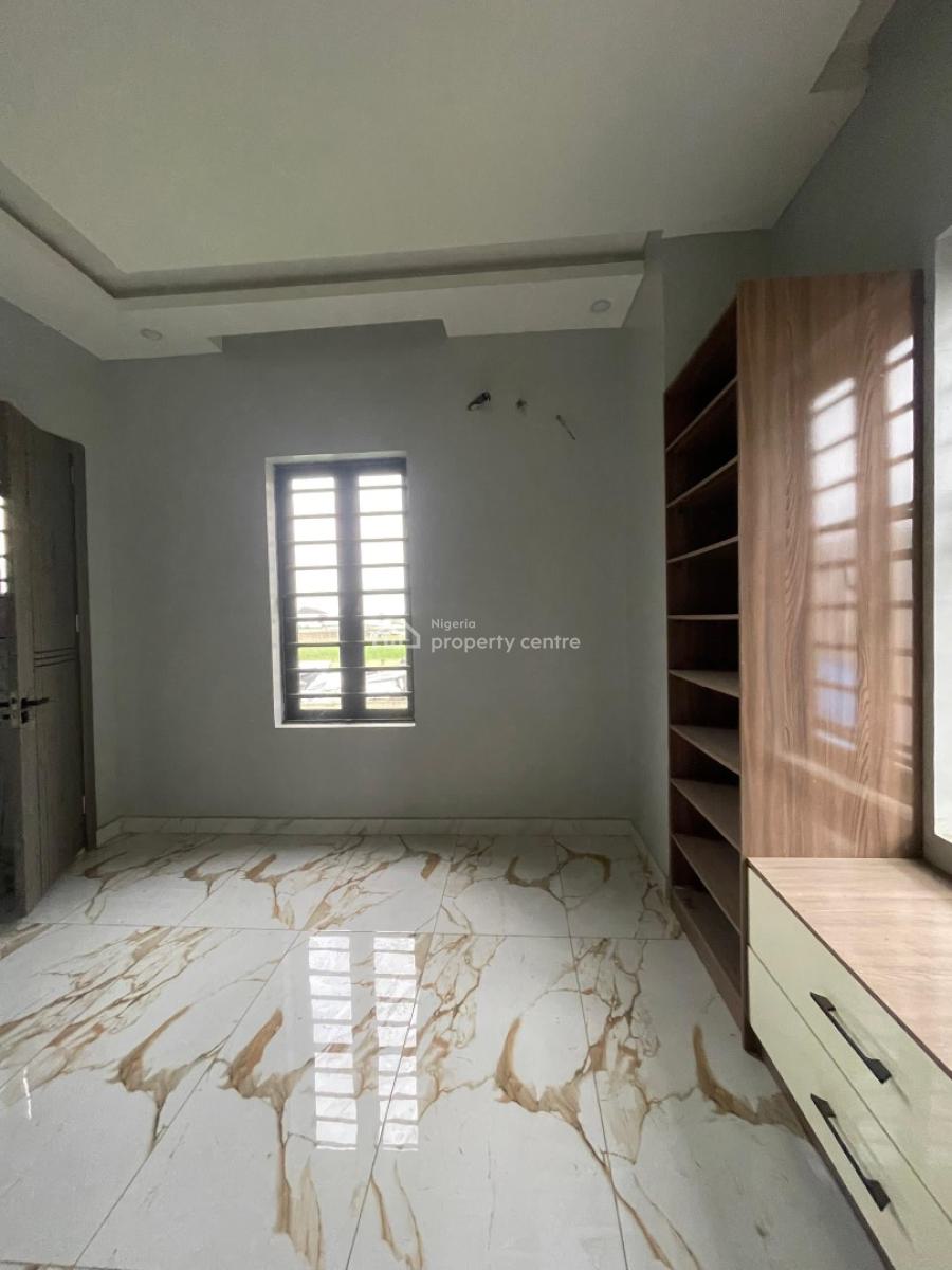 Neatly Built 2 Bedroom Apartment, Lekki Phase 1, Lekki, Lagos, Flat / Apartment for Sale