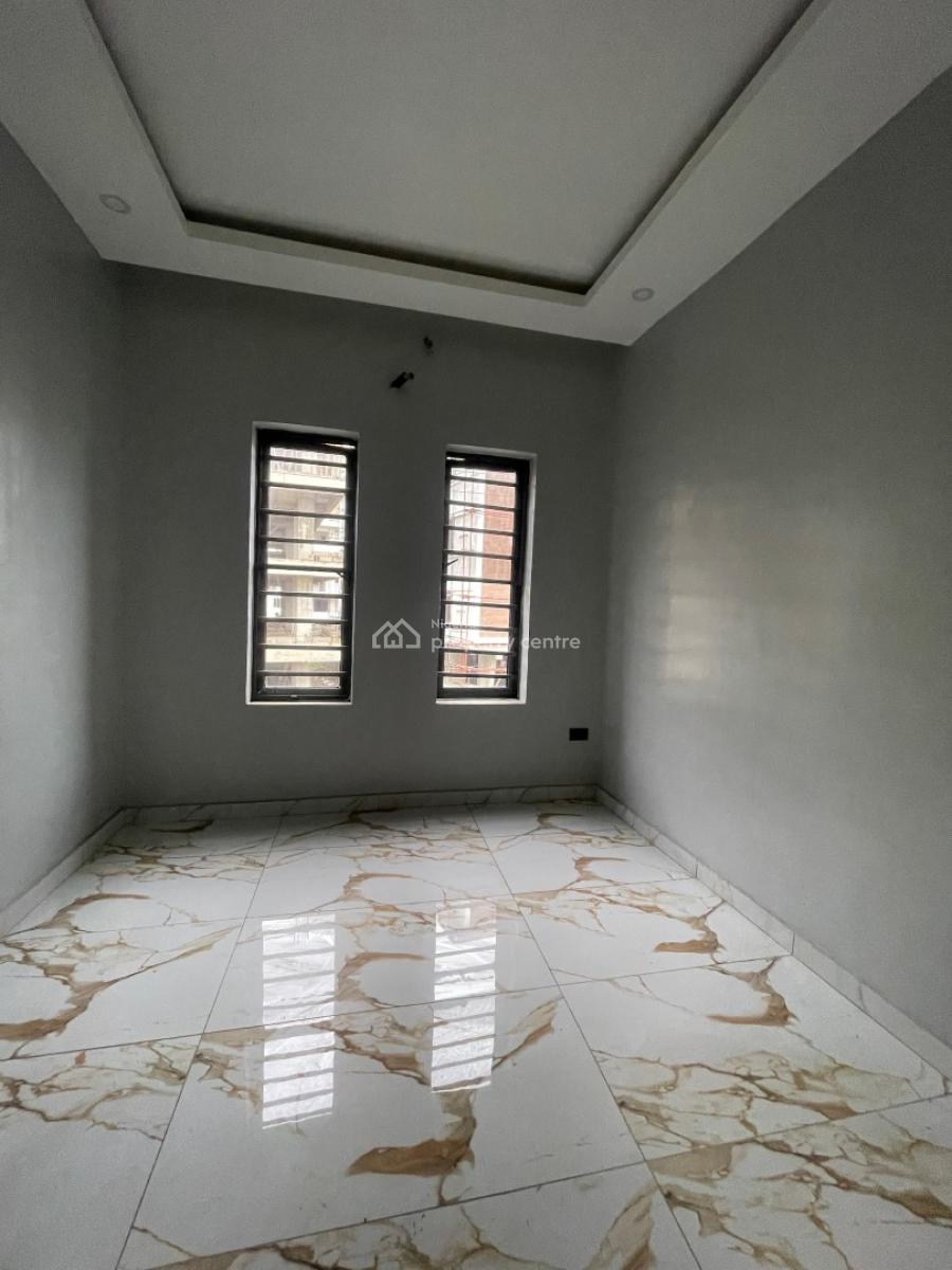 Neatly Built 2 Bedroom Apartment, Lekki Phase 1, Lekki, Lagos, Flat / Apartment for Sale
