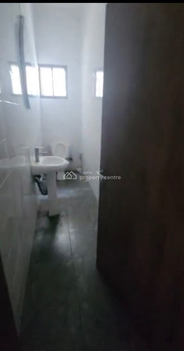 a Standard, Modern 3 Bedroom Flat, Lekki Phase 1, Lekki, Lagos, Flat / Apartment for Rent
