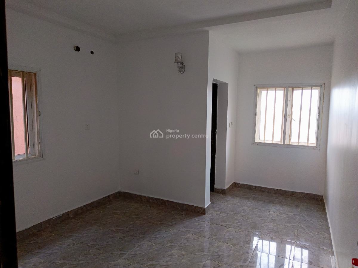 Clean and Spacious 3 Bedroom Flat (last Floor), Peace Apartment, Jahi, Abuja, Flat / Apartment for Rent