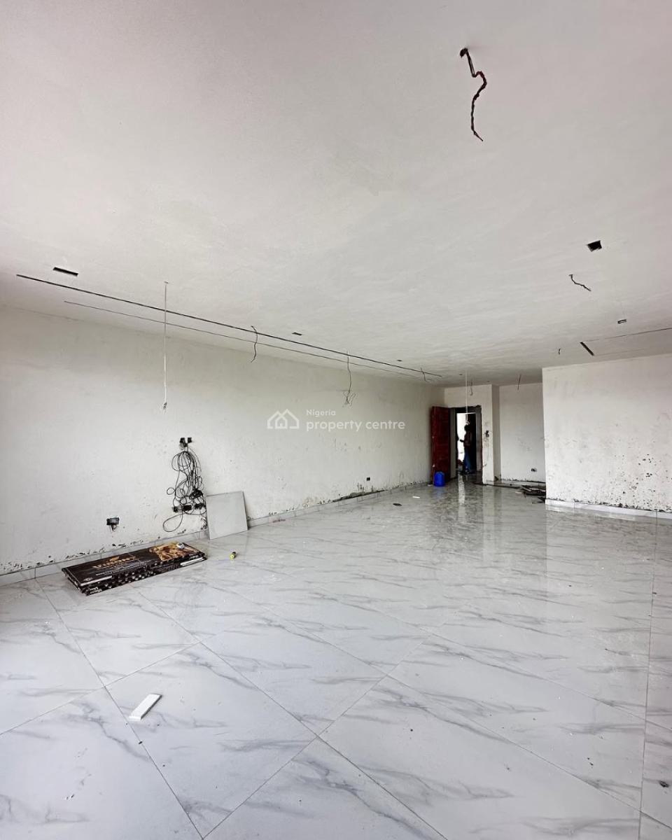 Spacious 2 Bedroom Apartment with Bq, Lekki Phase 1, Lekki, Lagos, Block of Flats for Sale