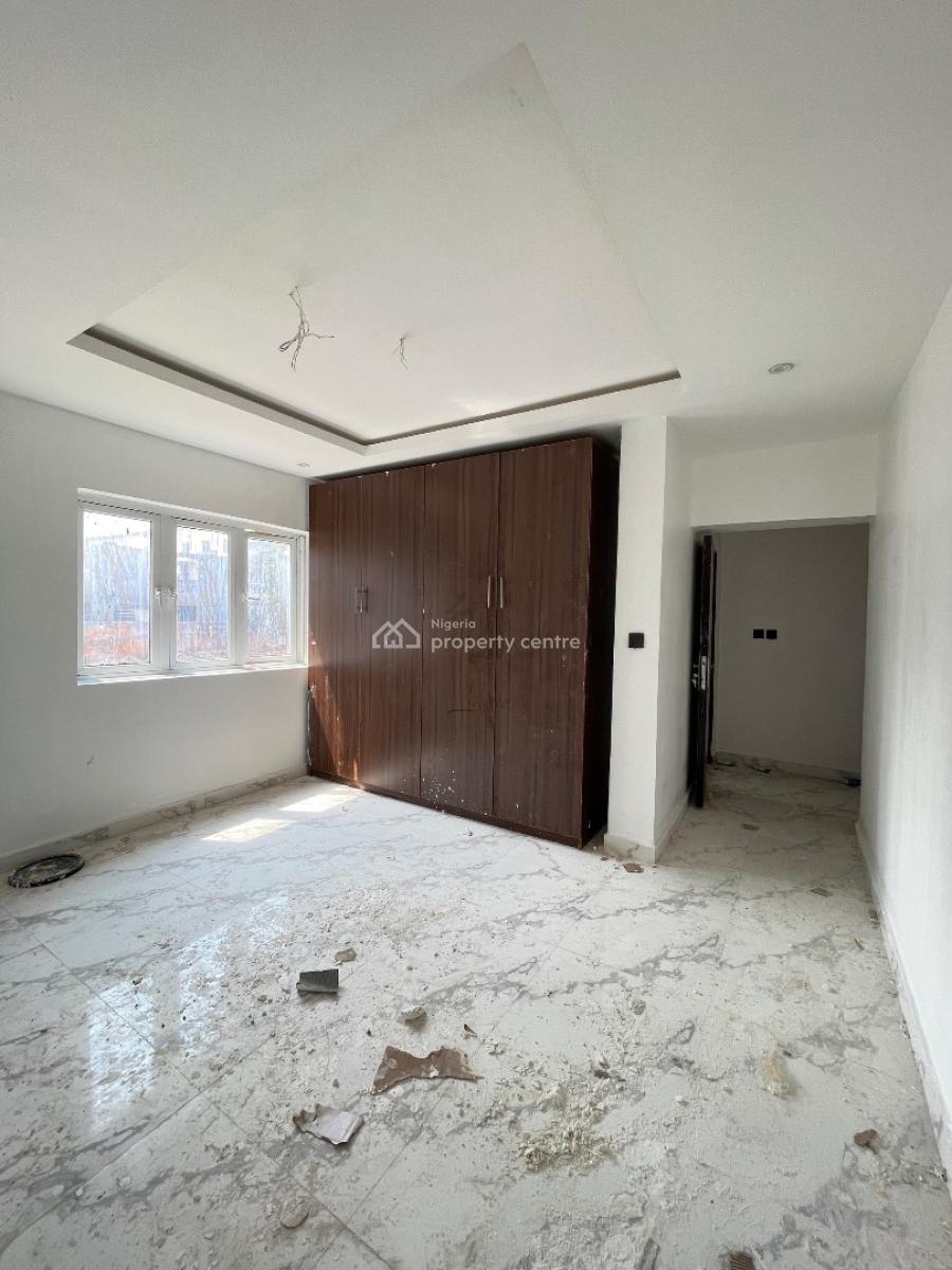 Spacious 3bedroom, Yaba, Lagos, Block of Flats for Sale