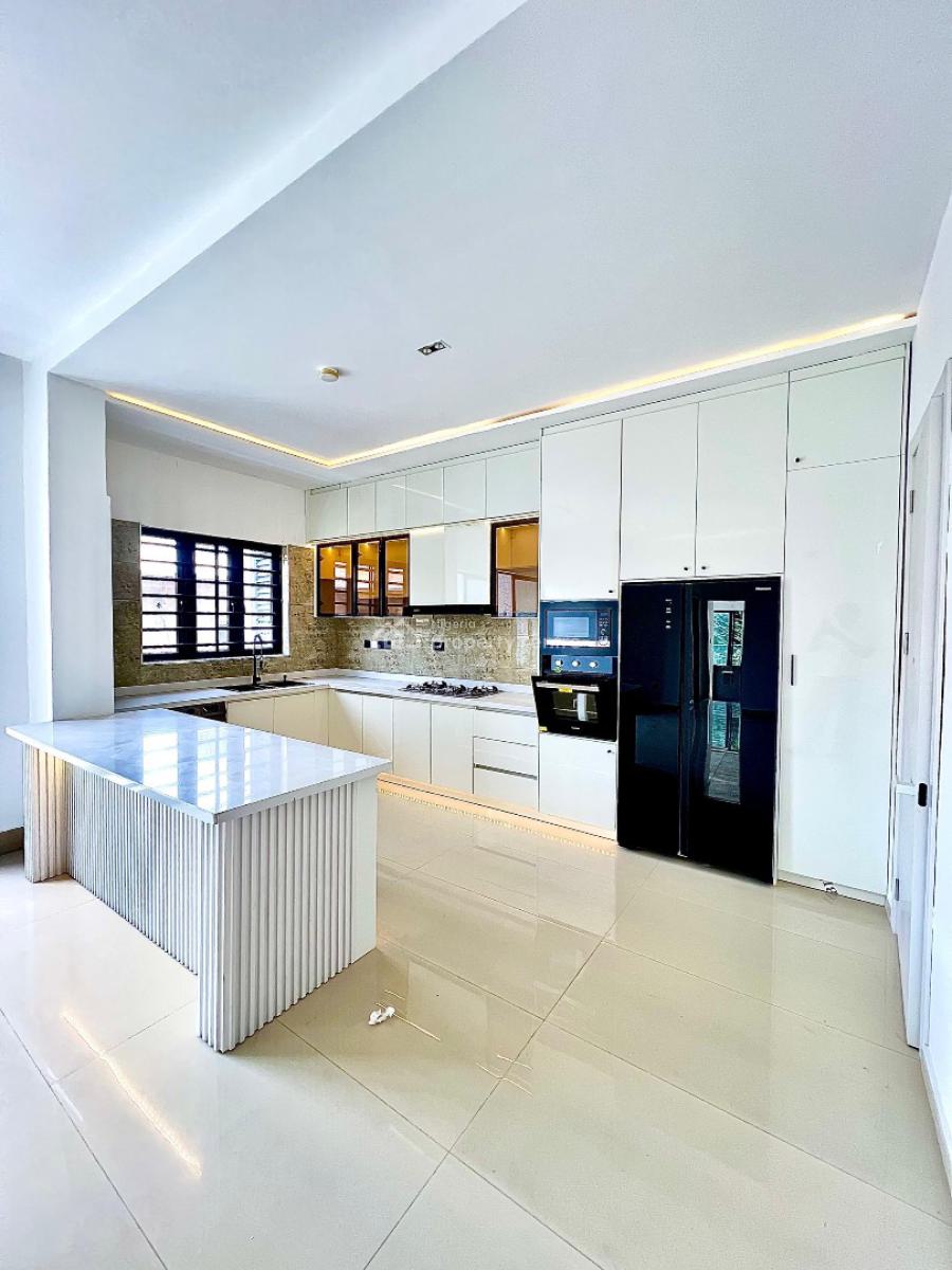 Spacious 3-bedroom Apartment with Bq, Elevator, Gym, and Swimming Pool, Lekki Phase 1, Lekki, Lagos, Flat / Apartment for Sale