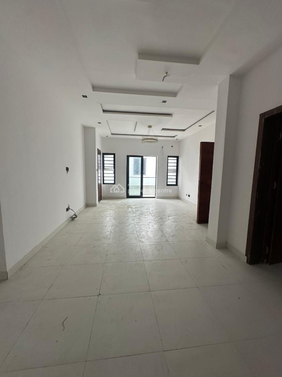 Spaciously Built 3bedroom Apartment with a Bq, Lekki Phase 1, Lekki, Lagos, Flat / Apartment for Sale