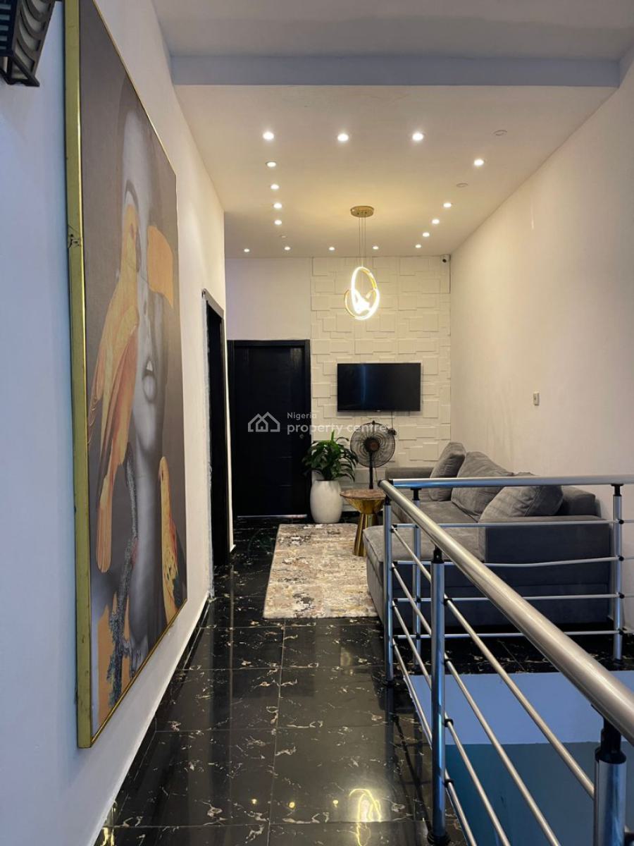 Colorful and Magnetic Masterbedroom, London Garden Estate, Osapa, Lekki, Lagos, Flat / Apartment Short Let