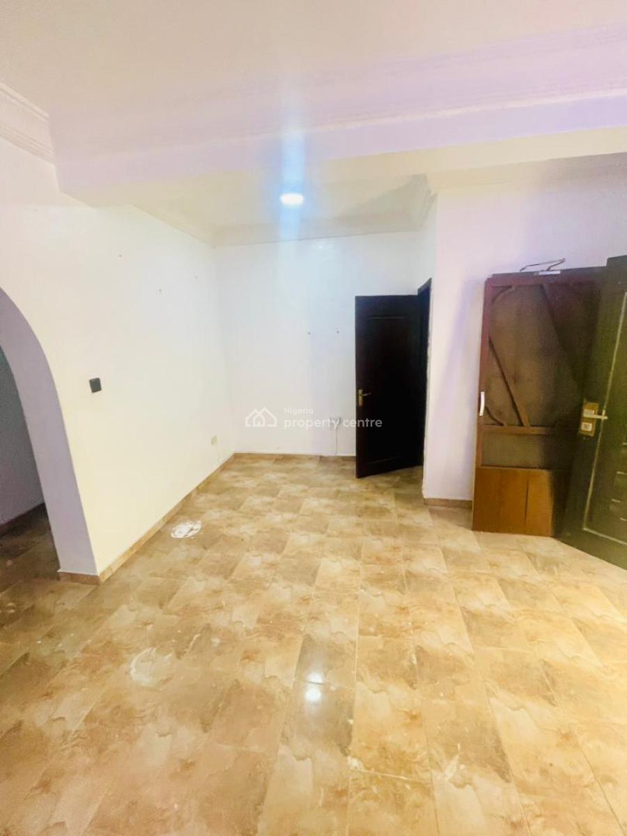 Spacious and Close to The Estates Gate, Villa, Ikota, Lekki, Lagos, Flat / Apartment for Rent