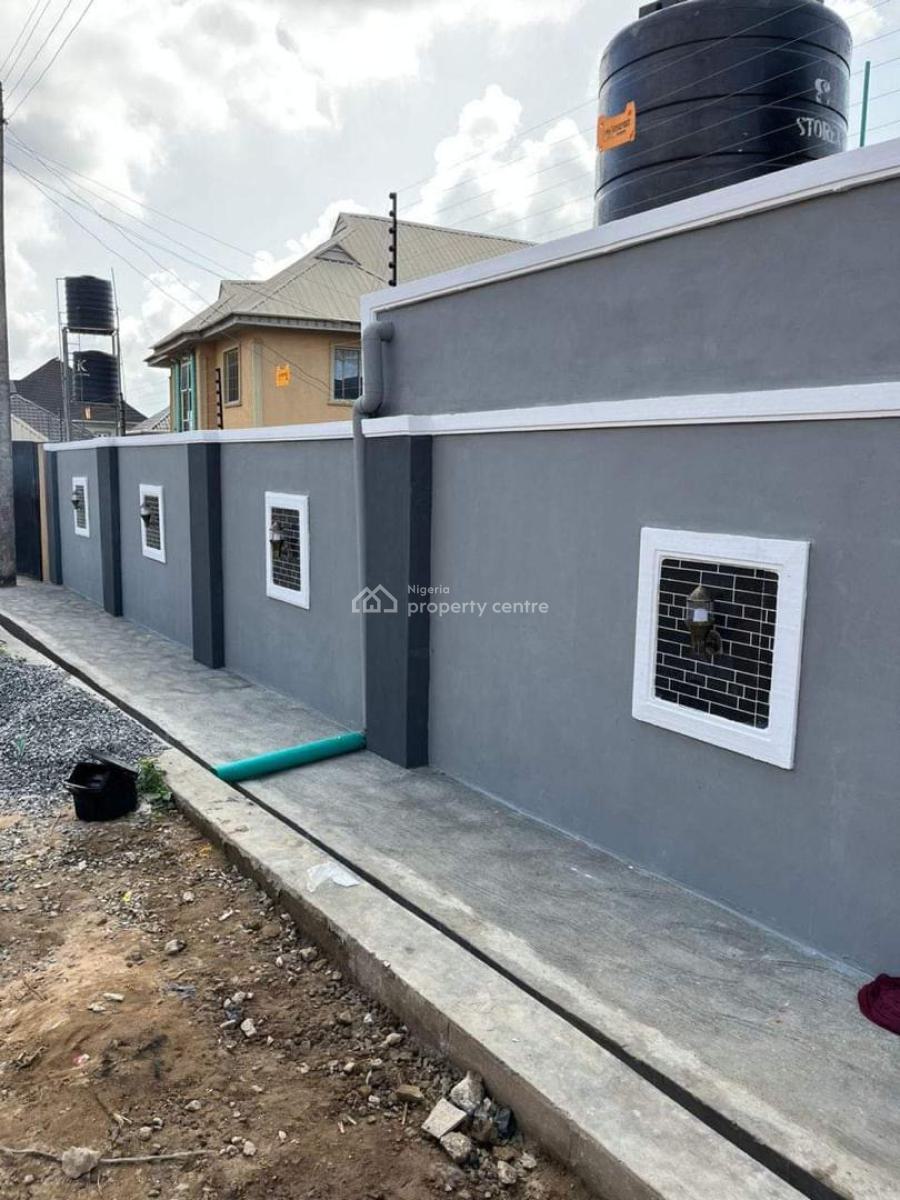 Modern Income Property Comprises of 7 Units of Room & Parlor, Ibadan, Oyo, Mini Flat (room and Parlour) for Sale