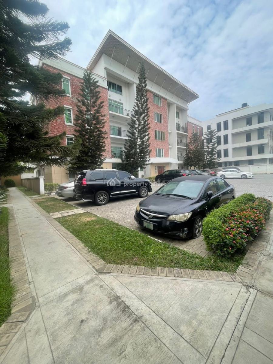 Three-bedroom Flat with a Room Bq, Off Admiralty Way, Lekki Phase 1, Lekki, Lagos, Flat / Apartment for Rent