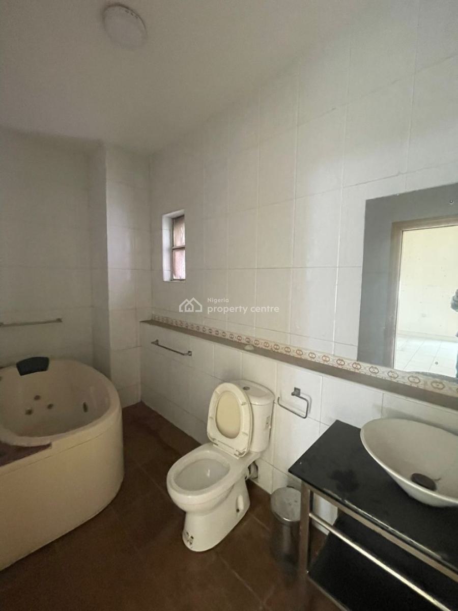 Three-bedroom Flat with a Room Bq, Off Admiralty Way, Lekki Phase 1, Lekki, Lagos, Flat / Apartment for Rent