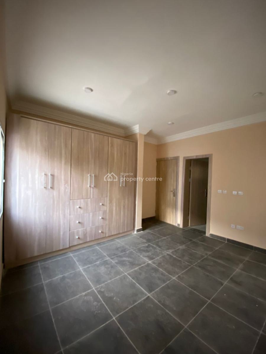 Luxury Room Shared Apartment in a Serene Estate, Alpha Beach Road, Chevron, Lekki, Lagos, Self Contain (single Rooms) for Rent