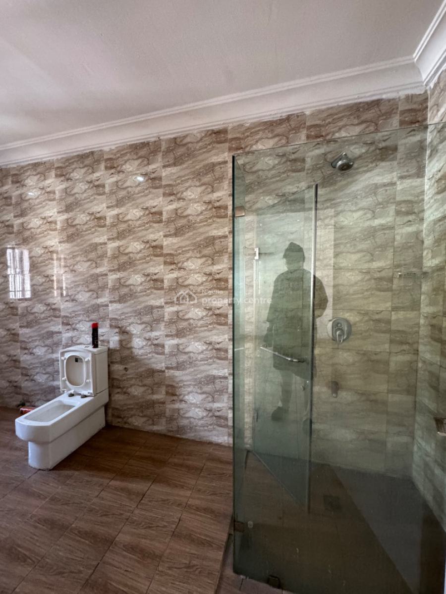 𝐌𝐀𝐈𝐍𝐓𝐀𝐈𝐍𝐄𝐃 4 𝐁𝐄𝐃𝐑𝐎𝐎𝐌 𝐓𝐄𝐑𝐑𝐀𝐂𝐄 𝐃𝐔𝐏𝐋𝐄𝐗, Chevron, Lekki Phase 2, Lekki, Lagos, Terraced Duplex for Rent