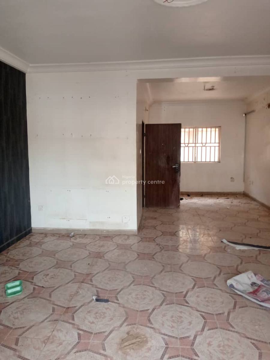 Specious Three Bedroom Flat, Off Ademola Adetukunbo, Wuse 2, Abuja, Flat / Apartment for Rent