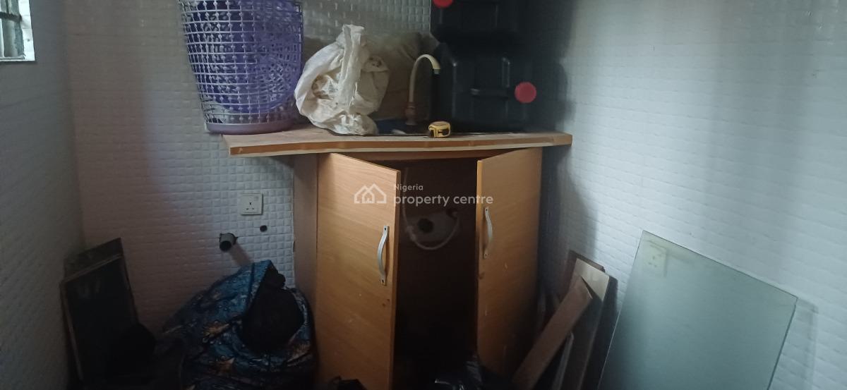 Clean 2 Rooms Bq, Iteodu Estate, Lekki Phase 1, Lekki, Lagos, Flat / Apartment for Rent