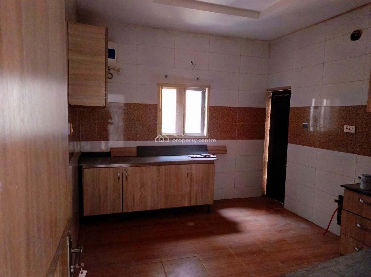 Sharp Spacious 3 Bedroom Flat with Bq (last Floor), Living Faith Church, Jahi, Abuja, Flat / Apartment for Rent