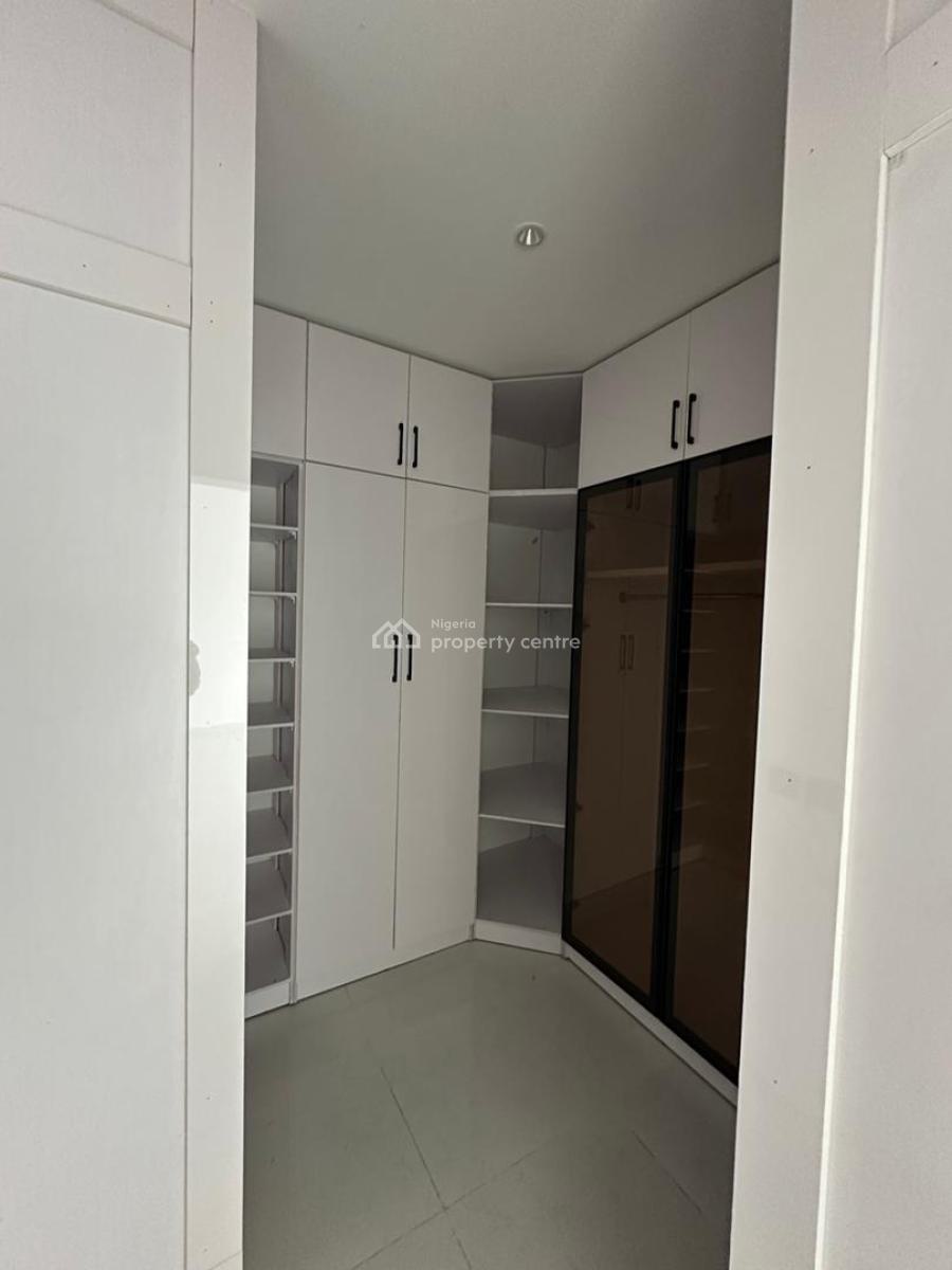Luxury 4 Bedrooms Top Floor Flat in Well-built Residential Development, Banana Island Road, Ikoyi, Lagos, Flat / Apartment for Rent