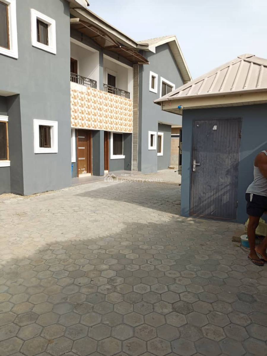 Massive 3bedroom Apartment, Ologolo, Lekki, Lagos, Flat / Apartment for Rent