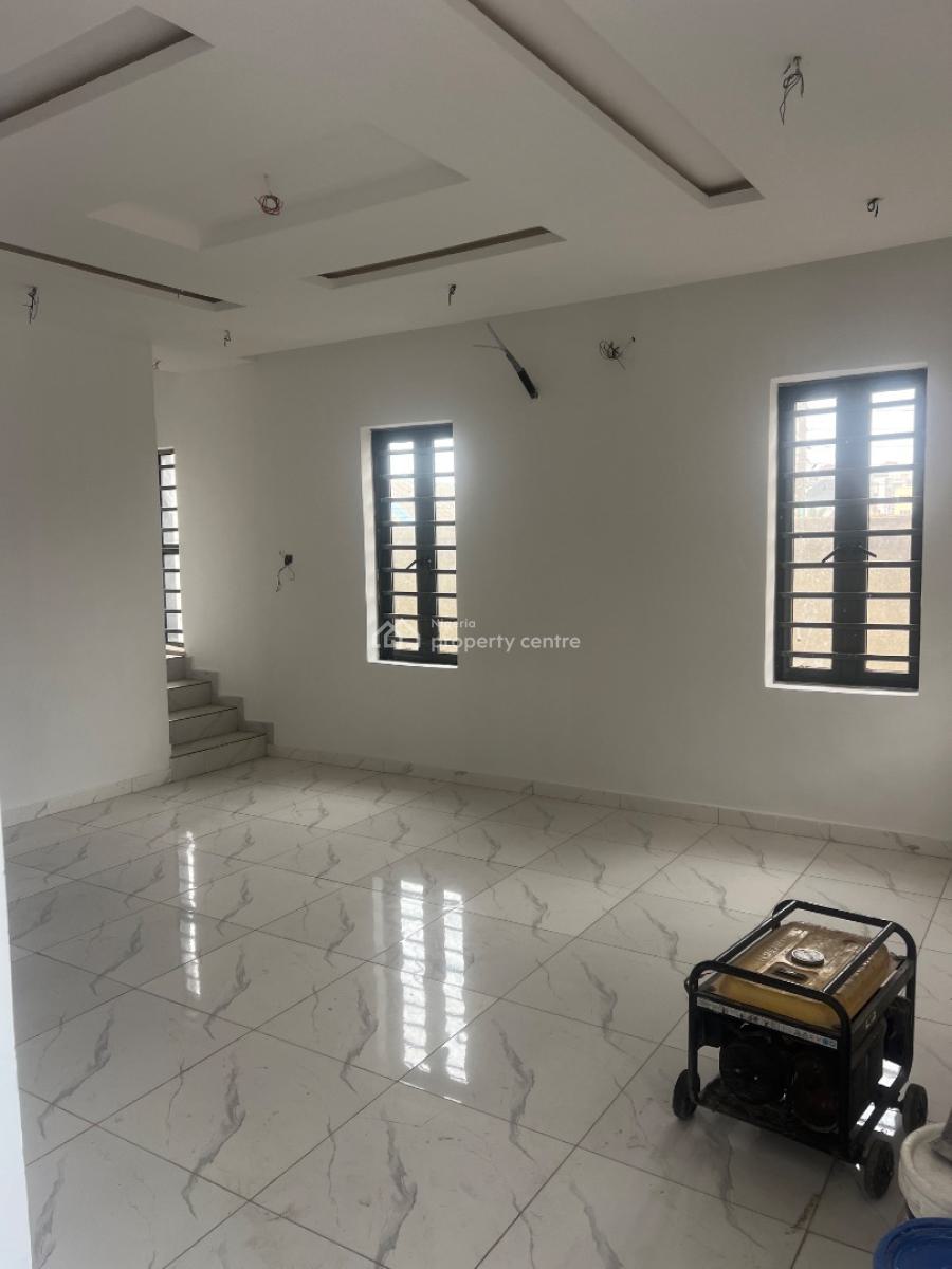 3 Bedrooms Semi Detached in a Mini Estate, Olowora, Magodo, Lagos, Semi-detached Duplex for Sale