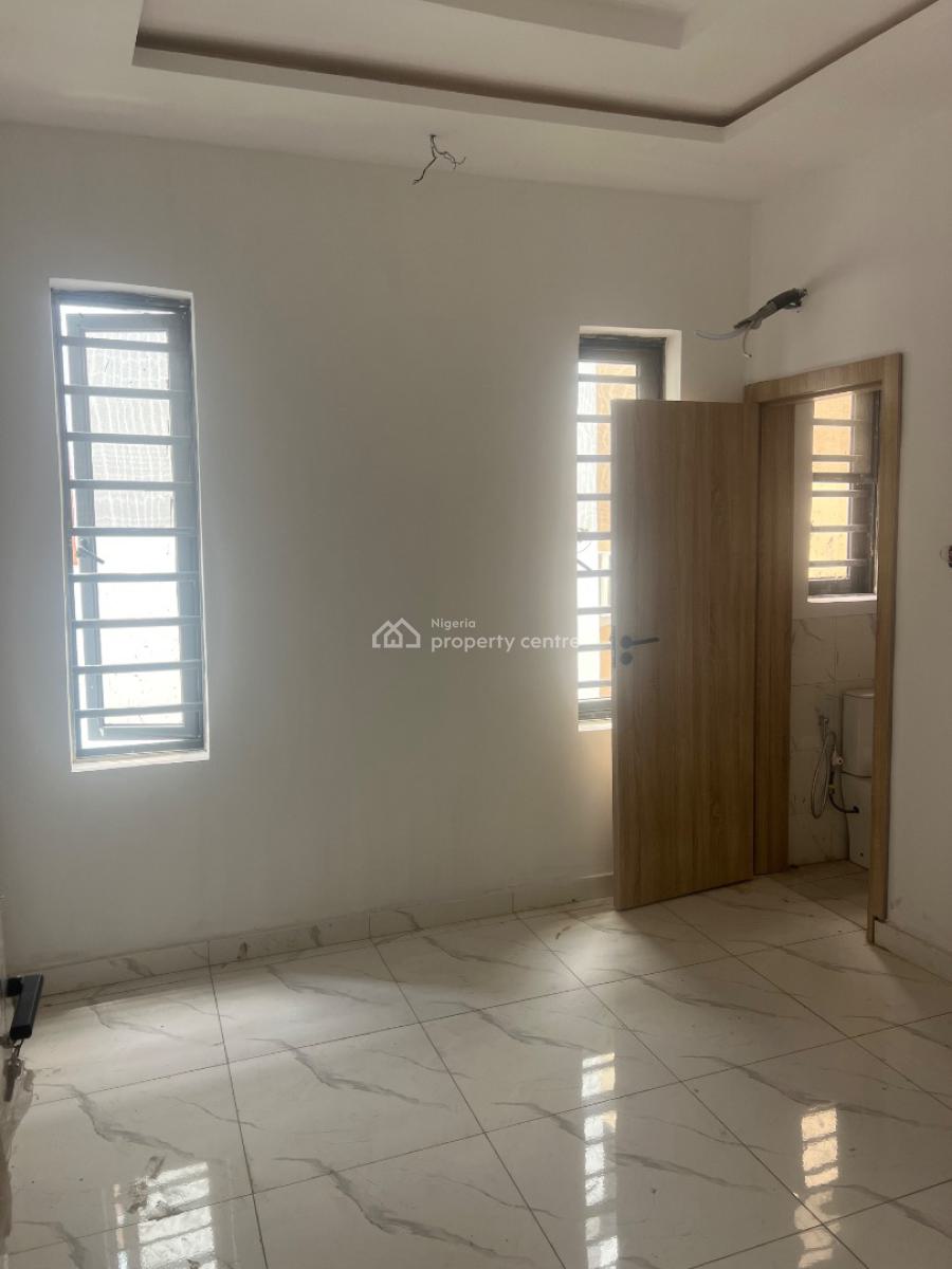 3 Bedrooms Semi Detached in a Mini Estate, Olowora, Magodo, Lagos, Semi-detached Duplex for Sale