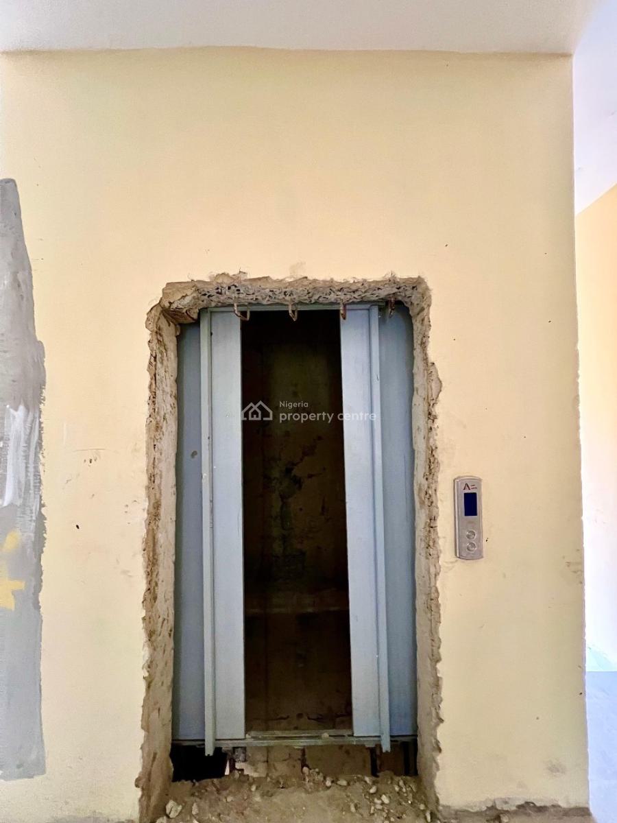 Spacious 2 Bedroom Apartment with an Elevator and Swimming Pool, Lekki Phase 1, Lekki, Lagos, Flat / Apartment for Sale