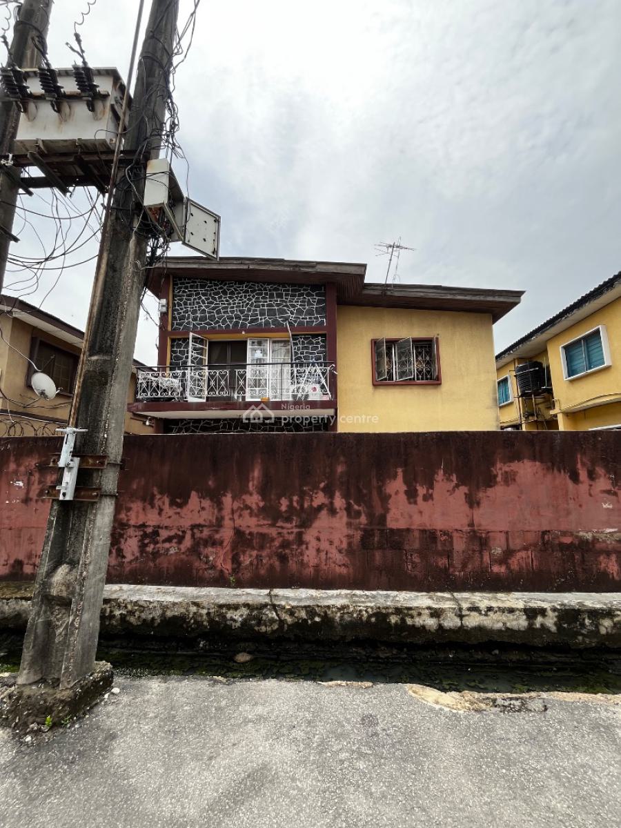 Renovable Block of 4 in a Serene and Secured Estate, Off Ogunlana Drive, Ogunlana, Surulere, Lagos, Block of Flats for Sale