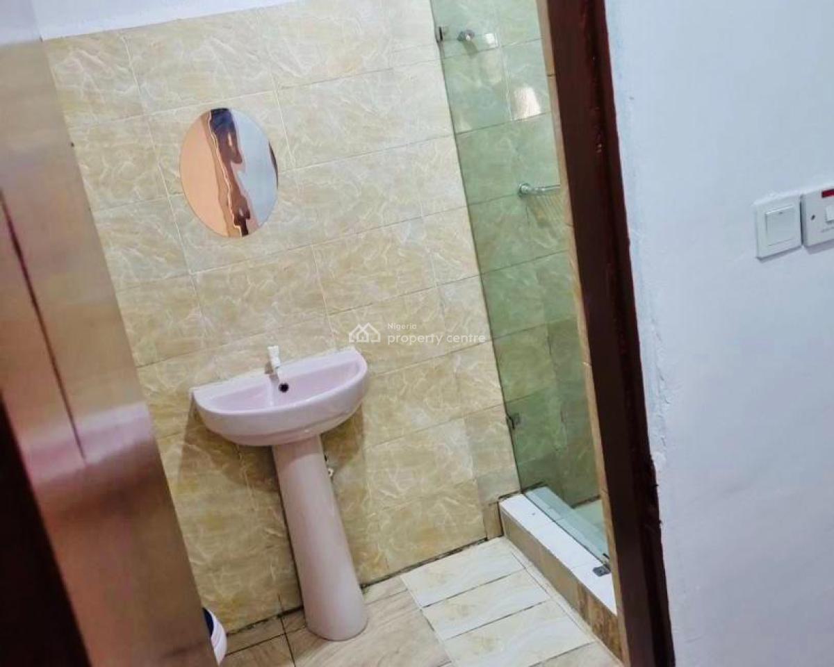 Pearl Homes, 15b, Okunola Aina Str. Oasis Estate, Maryland, Lagos, Mini Flat (room and Parlour) Short Let