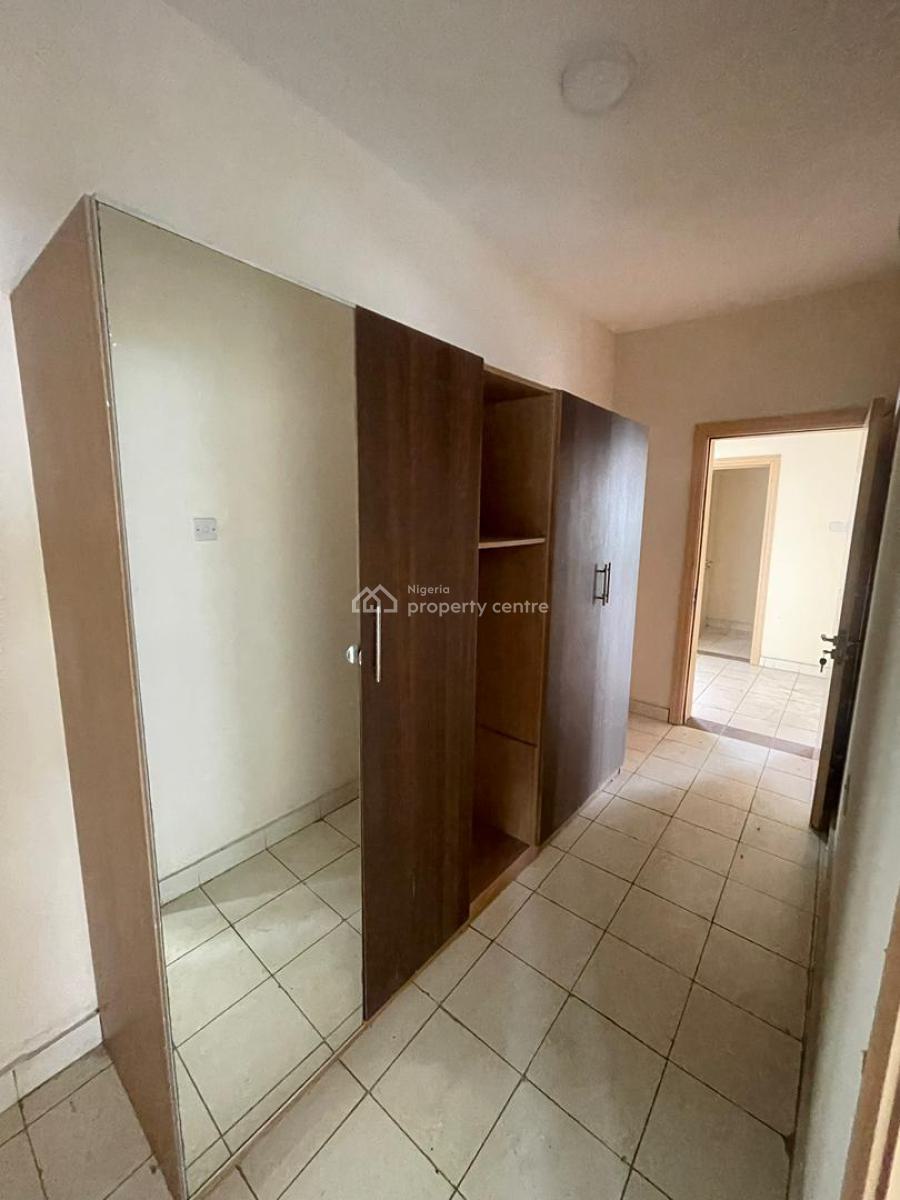 Serviced 3 Bedroom Flat with Bq & 24hours Power, Off Admiralty Way, Lekki Phase 1, Lekki, Lagos, Flat / Apartment for Rent