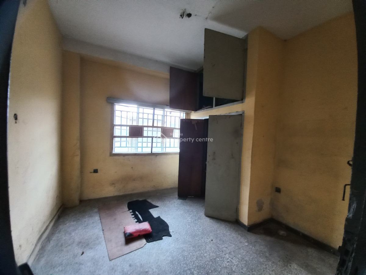 Standard 3 Bedrooms Building in a Good Location, Onipanu, Fadeyi, Shomolu, Lagos, House for Sale