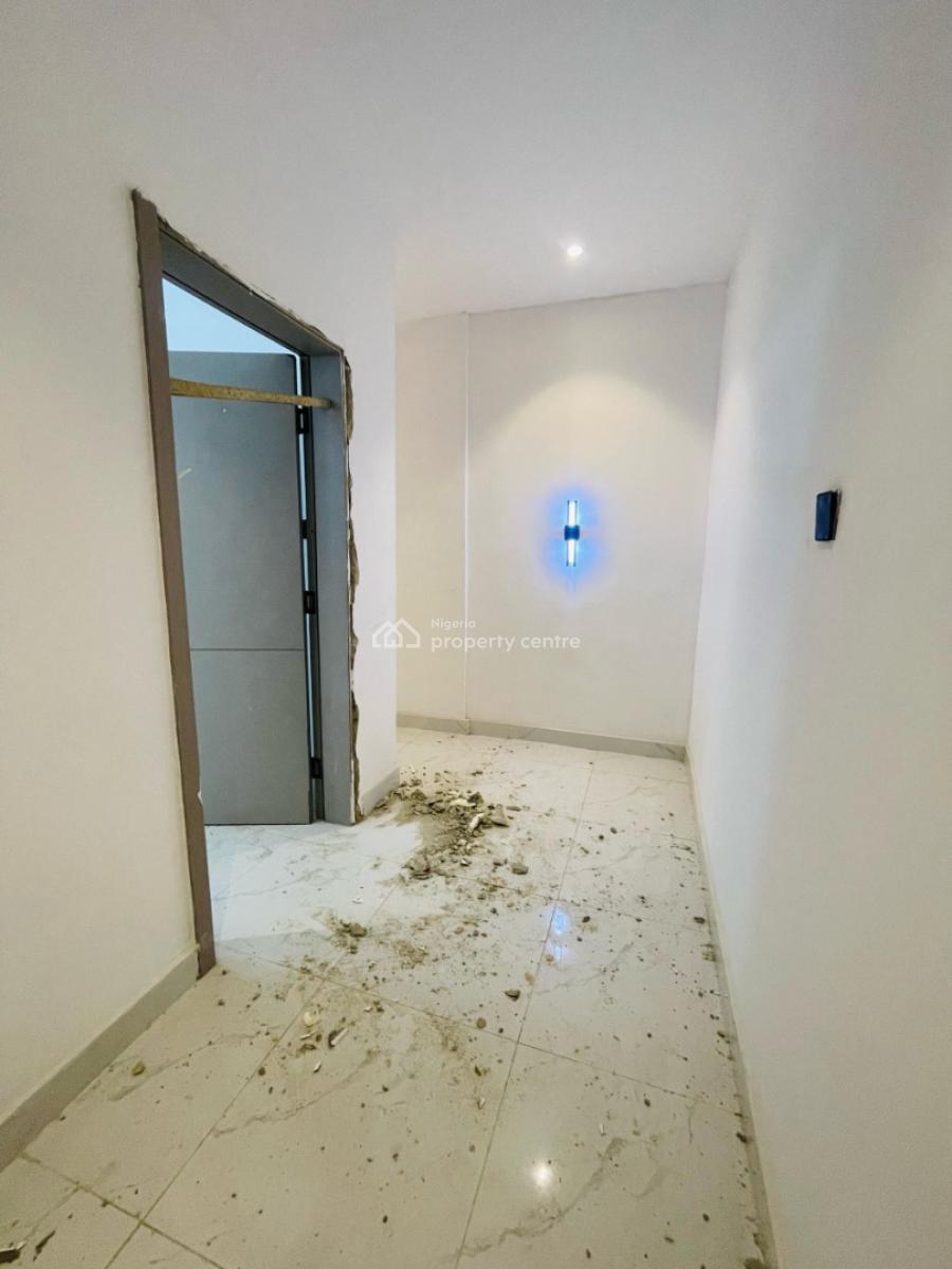 Outstanding Serviced 2 Bedrooms Maisonette in a Good Area, Lekki Phase 1, Lekki, Lagos, Flat / Apartment for Sale