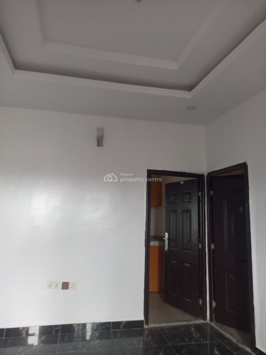 Newly Built 2 Bedroom, Divine Avenue Bucknor, Isolo, Lagos, Flat / Apartment for Rent