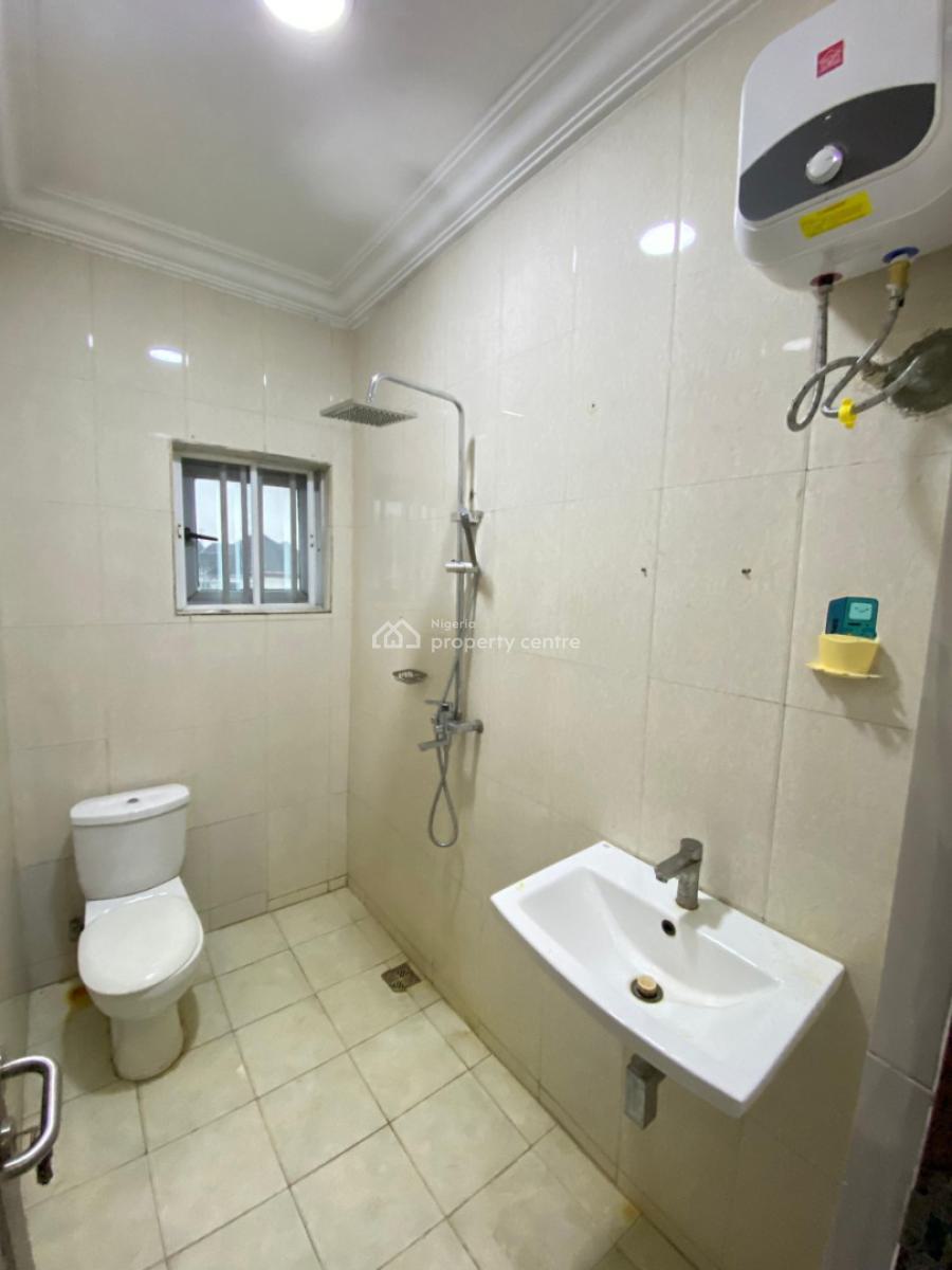 Well Maintained 3 Bedroom Apartment, Estate on Chevron Drive, Lekki, Lagos, Flat / Apartment for Rent