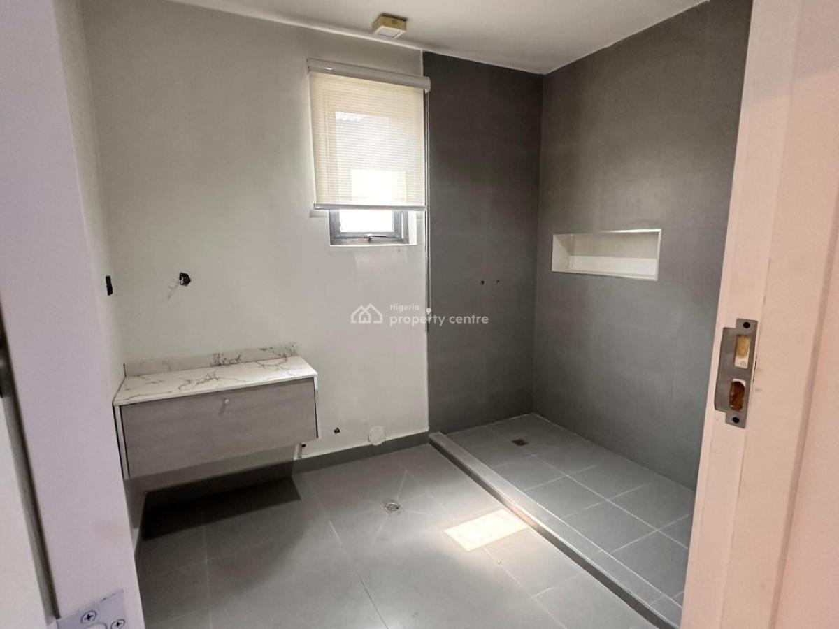 Serviced 4bedrooms Terrace Duplex with Pool and Gym, Lekki Phase 1, Lekki, Lagos, Terraced Duplex for Sale
