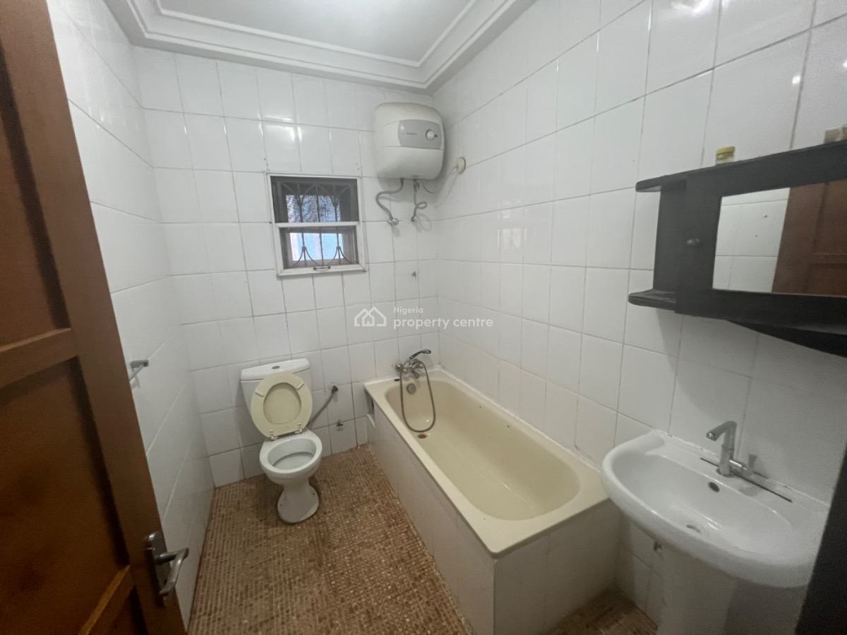 Standard 3 Bedroom Apartment with Bq, Lekki Phase 1, Lekki, Lagos, Flat / Apartment for Rent