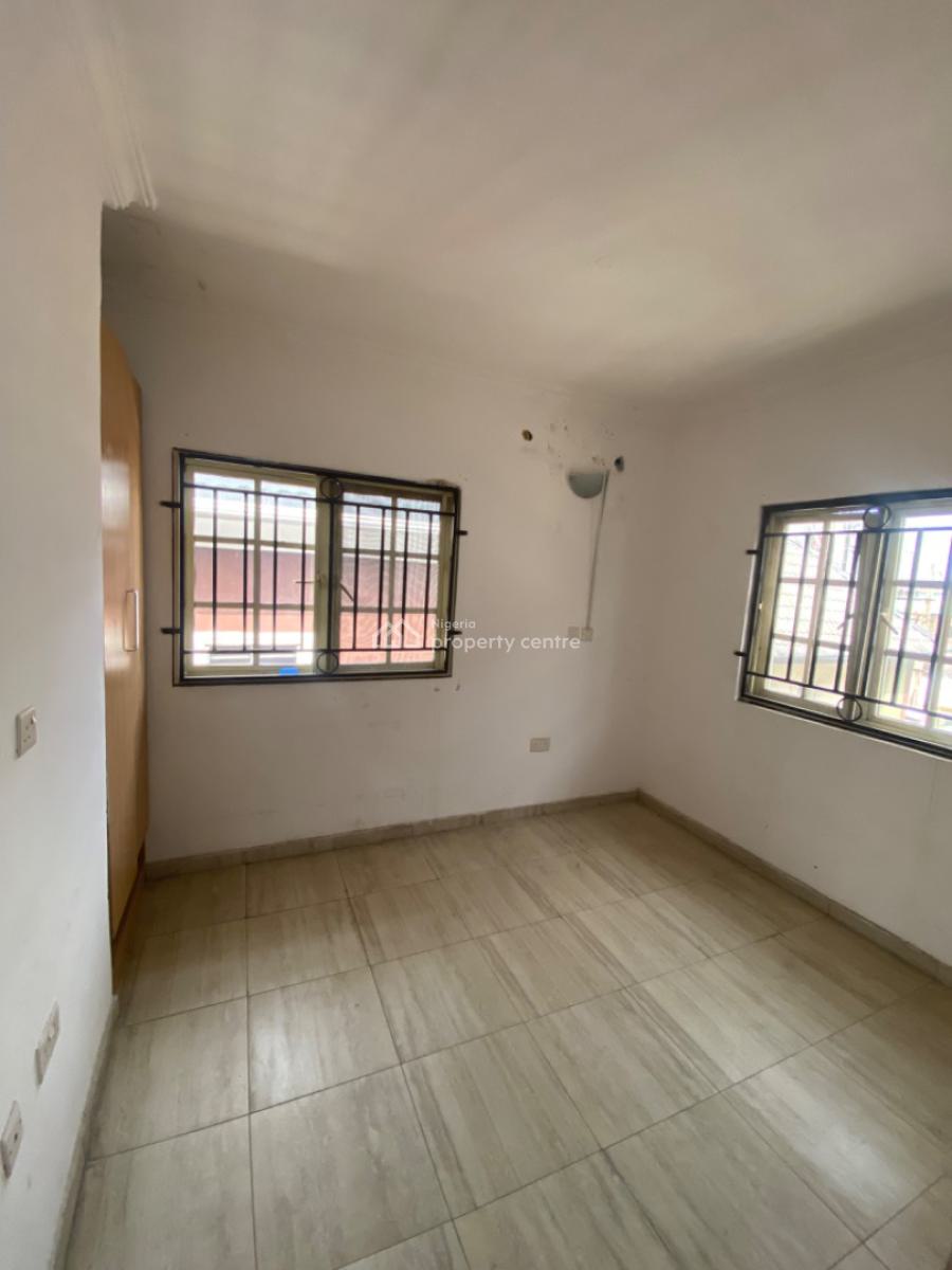 Spacious 2 Bedroom Flat Upstairs, Off Gbangbala Street, Ikate Elegushi, Lekki, Lagos, Flat / Apartment for Rent