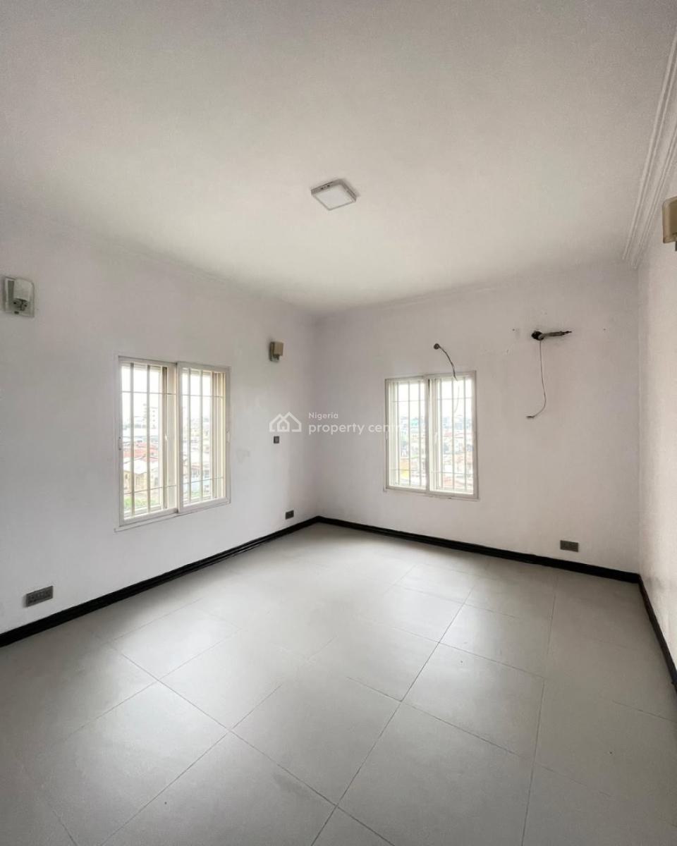 3 Bedrooms Flat with Bq, Alagomeji, Yaba, Lagos, Flat / Apartment for Sale