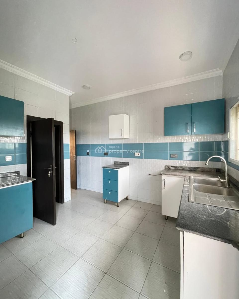 3 Bedrooms Flat with Bq, Alagomeji, Yaba, Lagos, Flat / Apartment for Sale