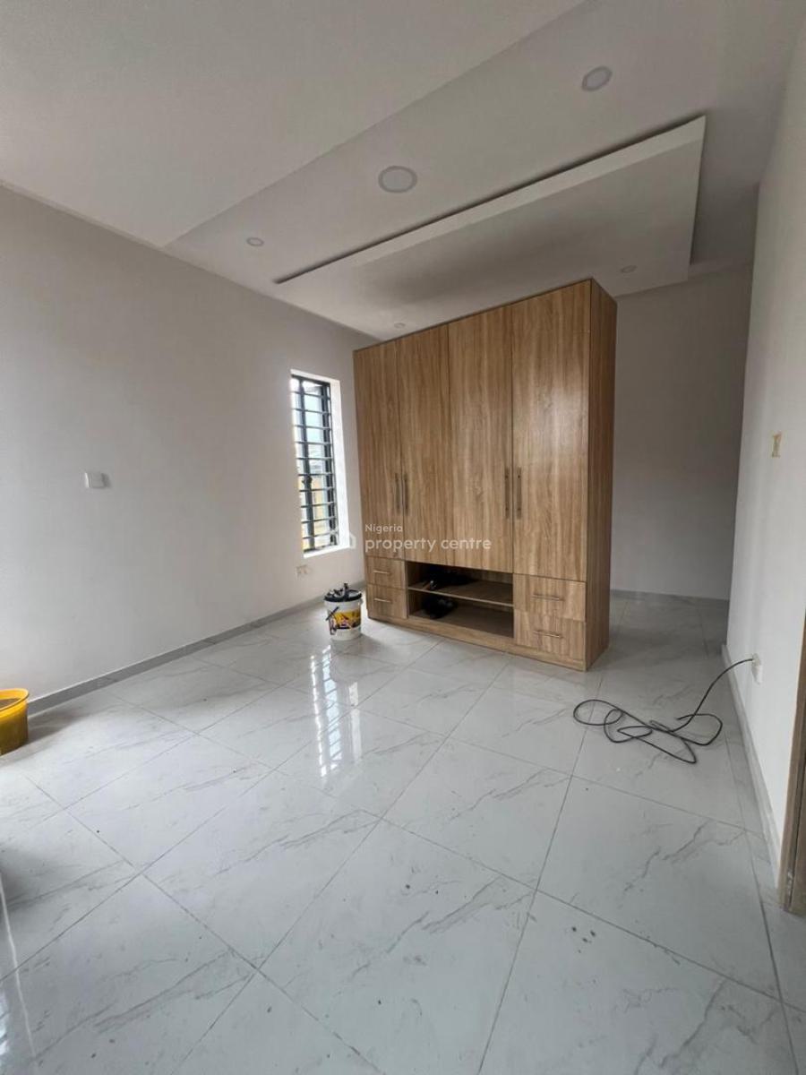 Eye Catchy 3 Bedroom Apartment in a Top Notch Location, Yaba, Lagos, Flat / Apartment for Sale